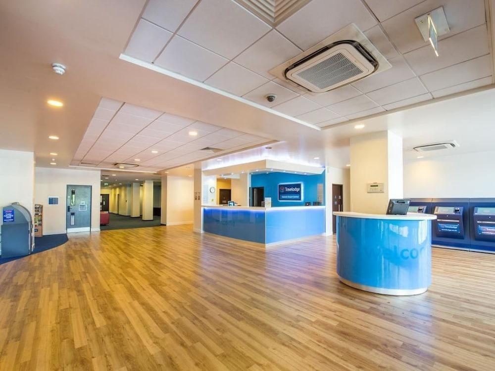 Mercure London Gatwick Airport Horley Exterior photo