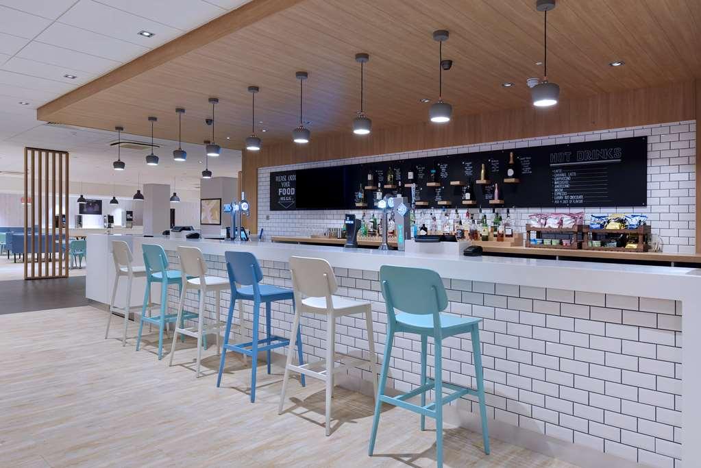 Mercure London Gatwick Airport Horley Restaurant photo