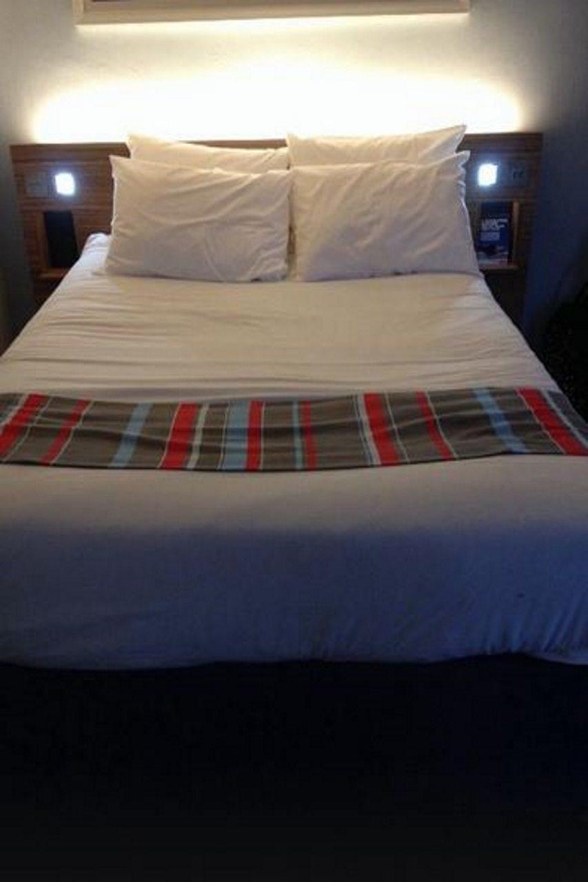 Mercure London Gatwick Airport Horley Exterior photo