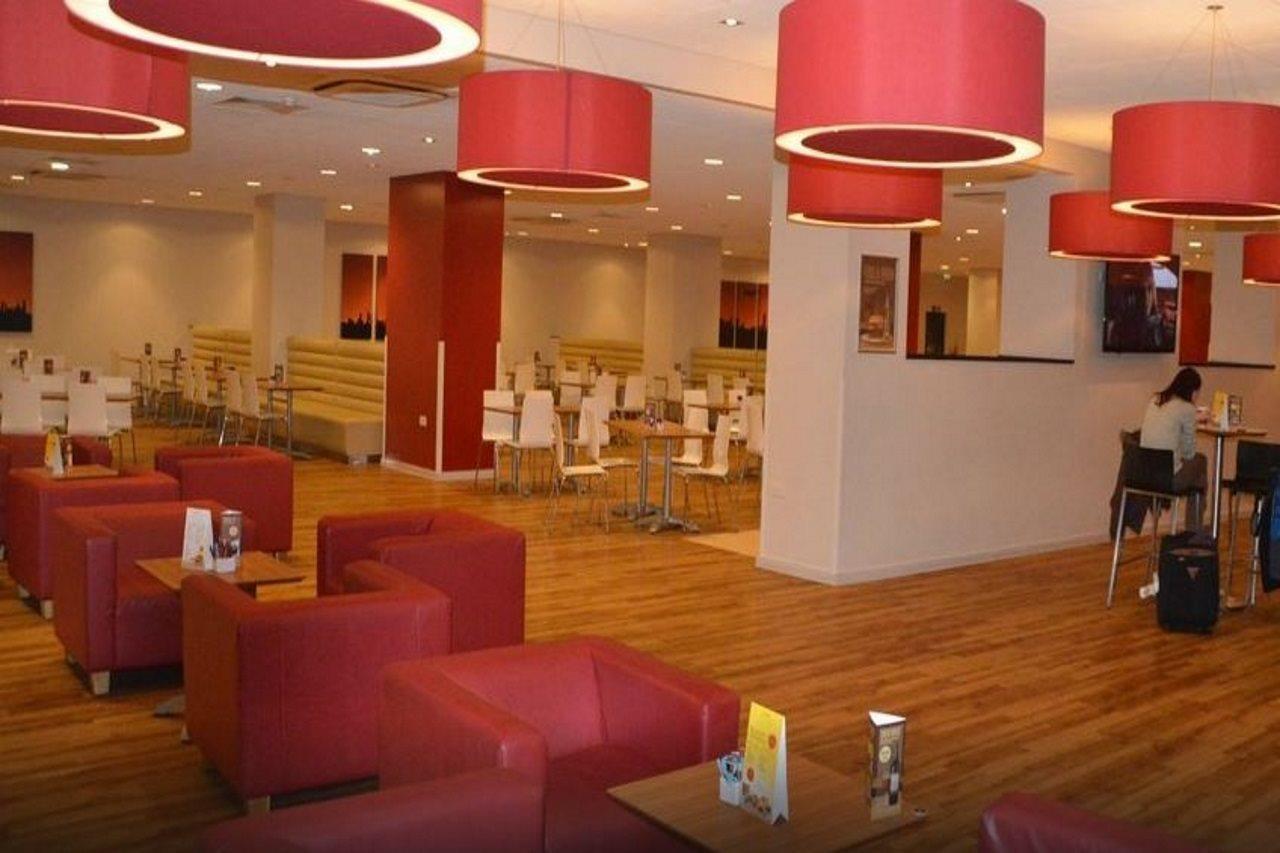 Mercure London Gatwick Airport Horley Exterior photo
