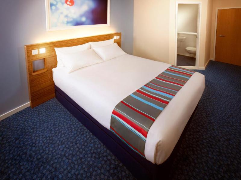 Mercure London Gatwick Airport Horley Exterior photo