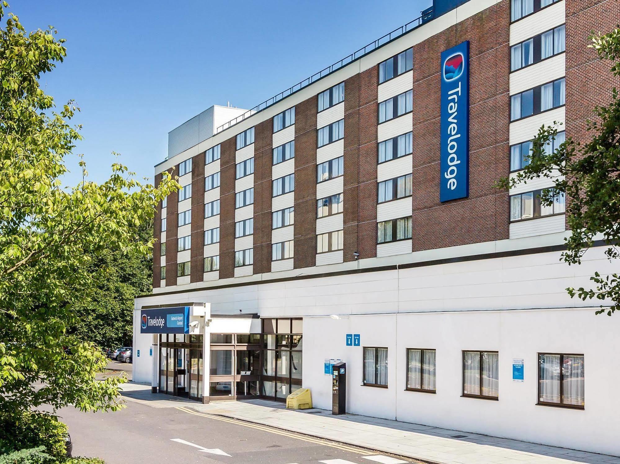 Mercure London Gatwick Airport Horley Exterior photo